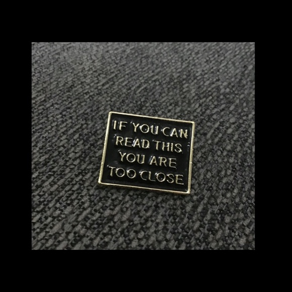 ⭐️ Hilarious ‘ If you can read this ...” pin - Picture 2 of 4